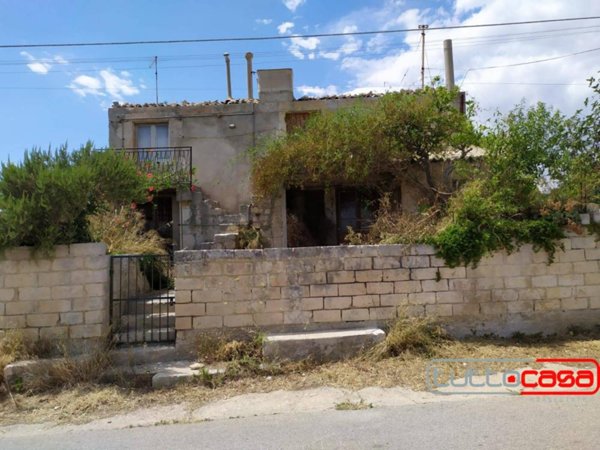casa indipendente in vendita a Scicli