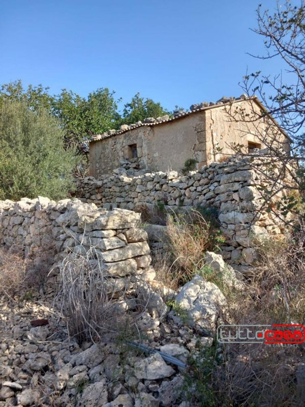 casa indipendente in vendita a Scicli