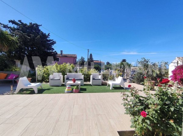 casa indipendente in vendita a Scicli