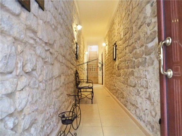 casa indipendente in vendita a Scicli