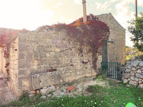 casa indipendente in vendita a Scicli