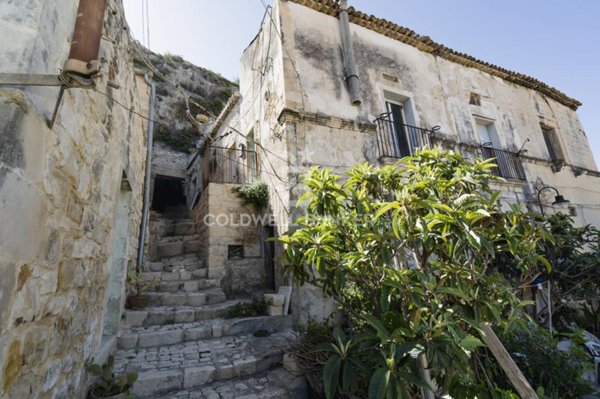 casa indipendente in vendita a Scicli
