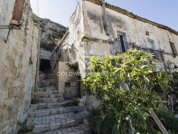 casa indipendente in vendita a Scicli