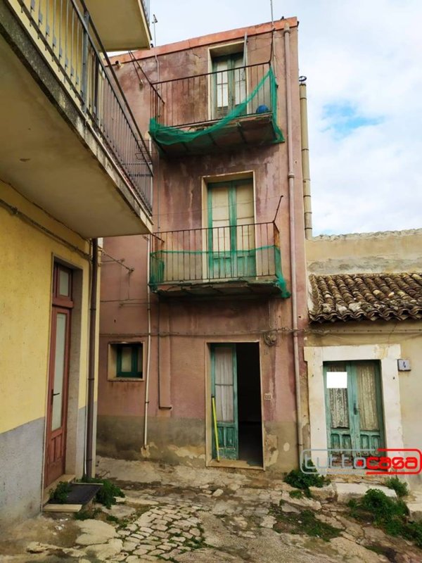 casa indipendente in vendita a Scicli