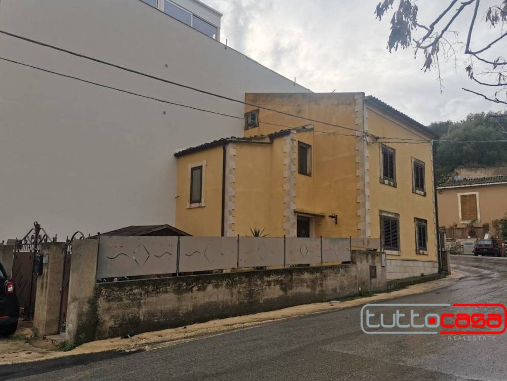 casa indipendente in vendita a Scicli