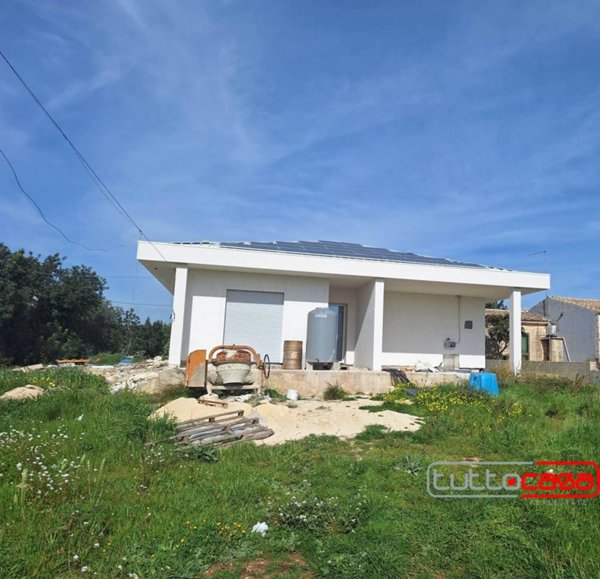 casa indipendente in vendita a Scicli