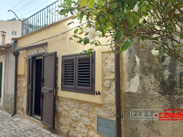 casa indipendente in vendita a Scicli