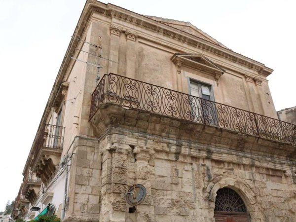 intera palazzina in vendita a Scicli