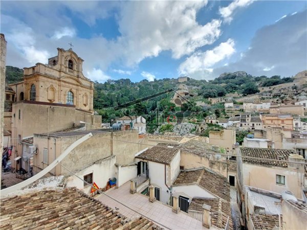 casa indipendente in vendita a Scicli