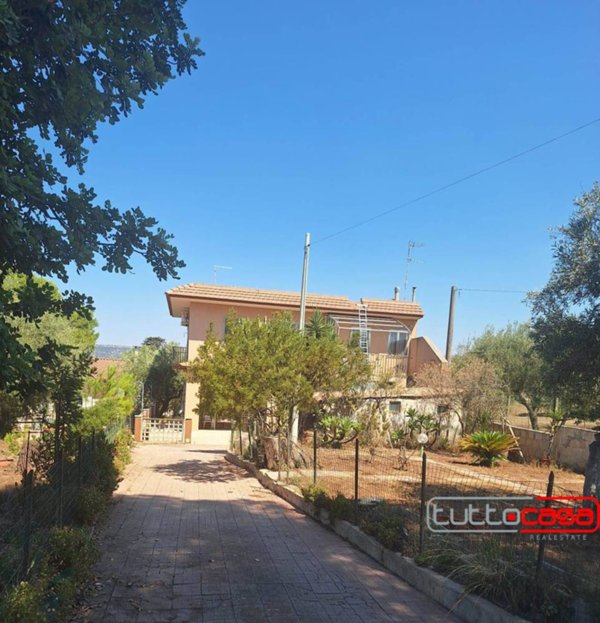 casa indipendente in vendita a Scicli