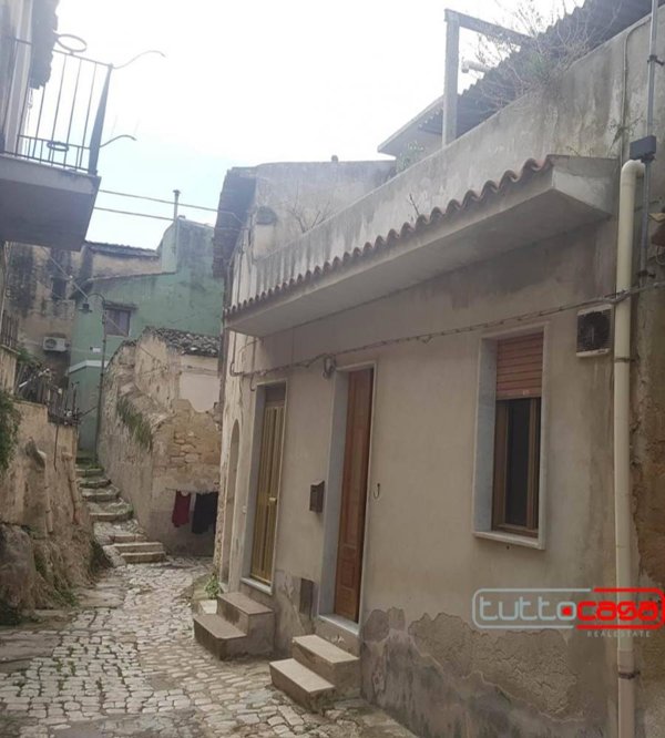 casa indipendente in vendita a Scicli