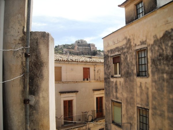 casa indipendente in vendita a Scicli