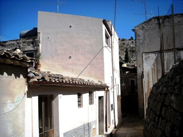 casa indipendente in vendita a Scicli
