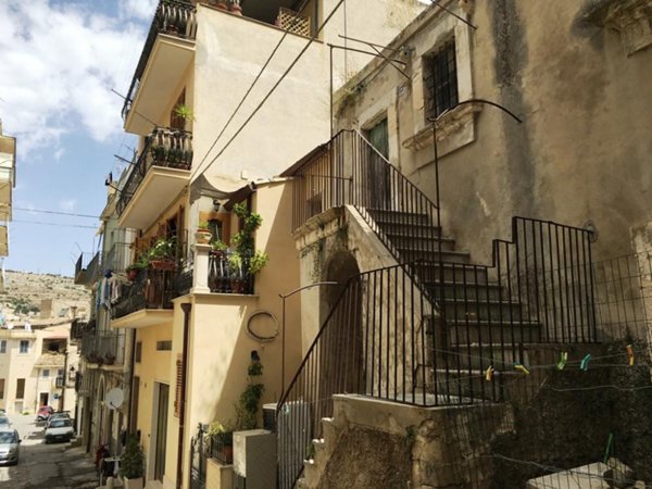 casa indipendente in vendita a Scicli