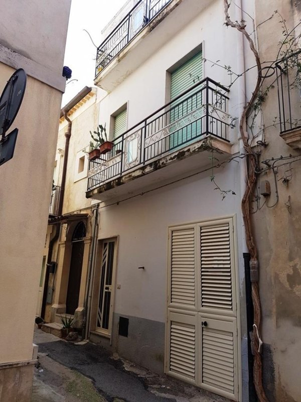 casa indipendente in vendita a Scicli