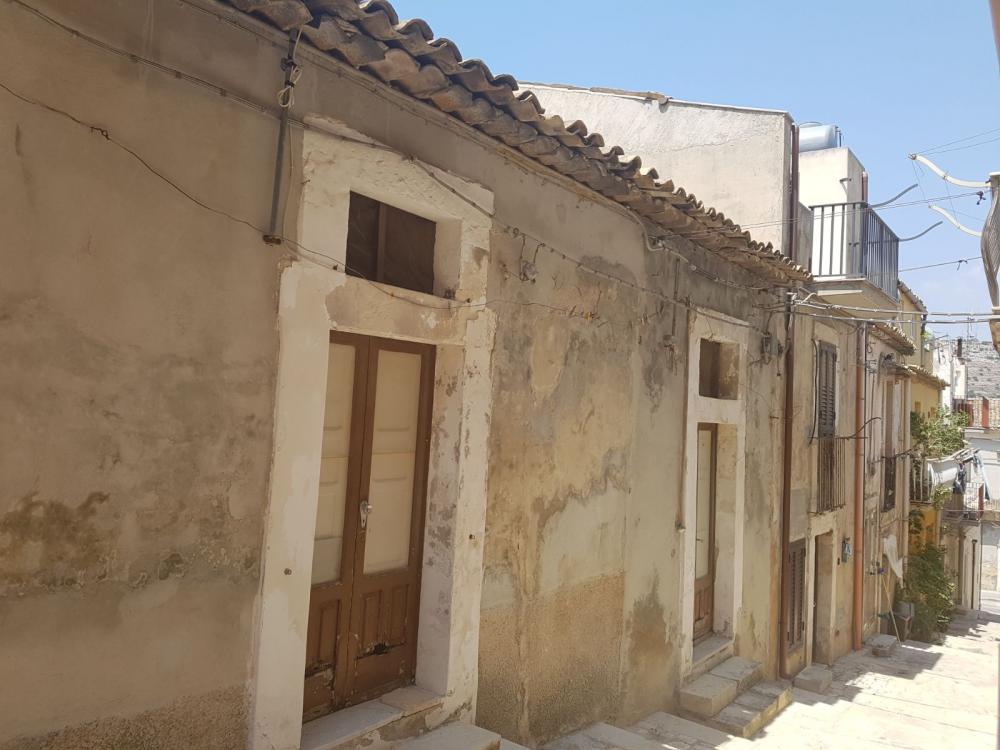 casa indipendente in vendita a Scicli