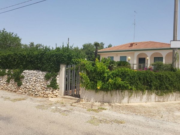 casa indipendente in vendita a Scicli