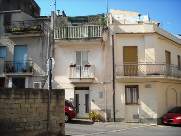 casa indipendente in vendita a Scicli
