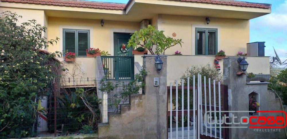 casa indipendente in vendita a Scicli