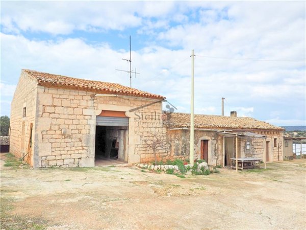 casa indipendente in vendita a Scicli