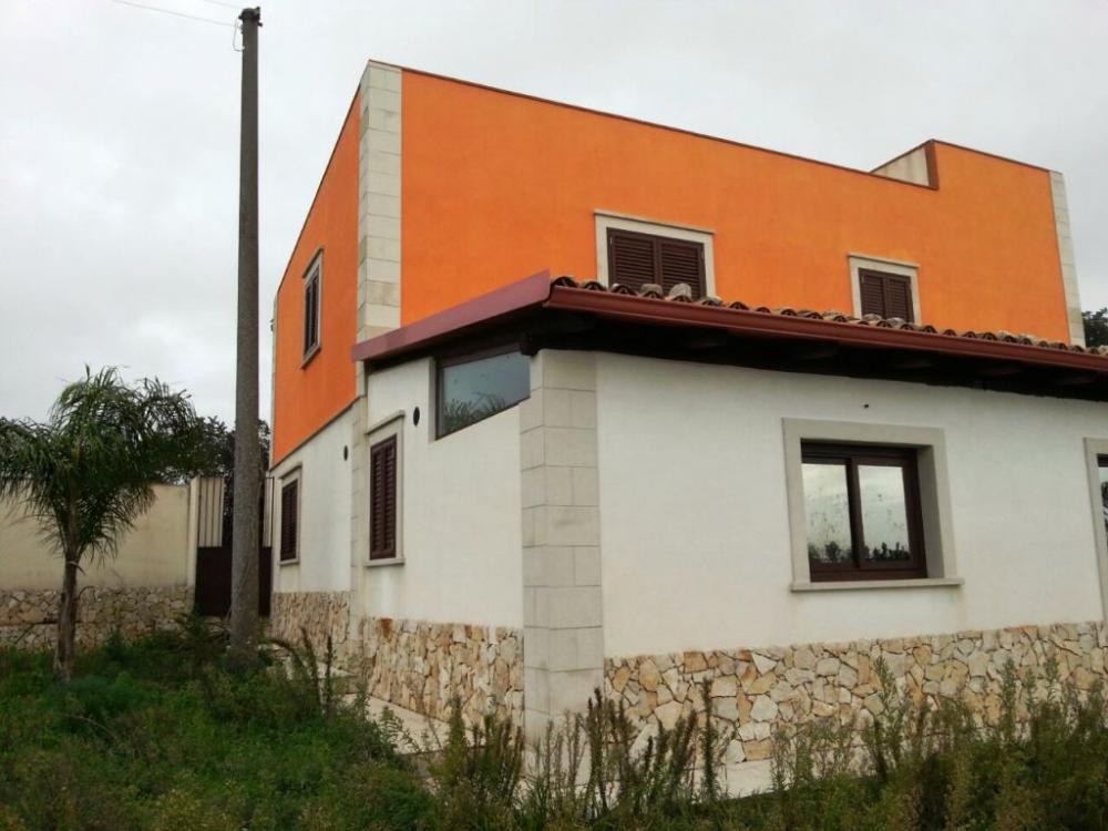 casa indipendente in vendita a Scicli
