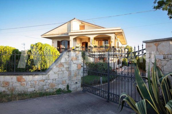 casa indipendente in vendita a Scicli