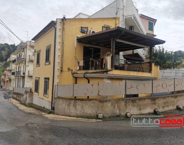 casa indipendente in vendita a Scicli
