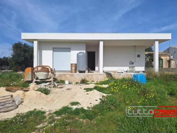 casa indipendente in vendita a Scicli