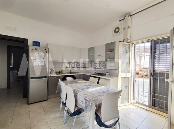 casa semindipendente in vendita a Scicli