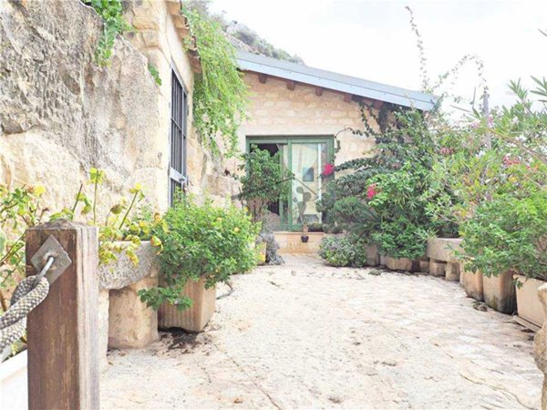 casa indipendente in vendita a Scicli