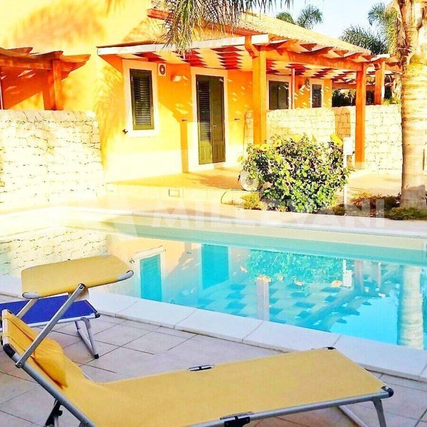 casa indipendente in vendita a Scicli in zona Donnalucata