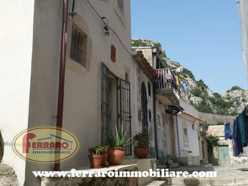 casa indipendente in vendita a Scicli