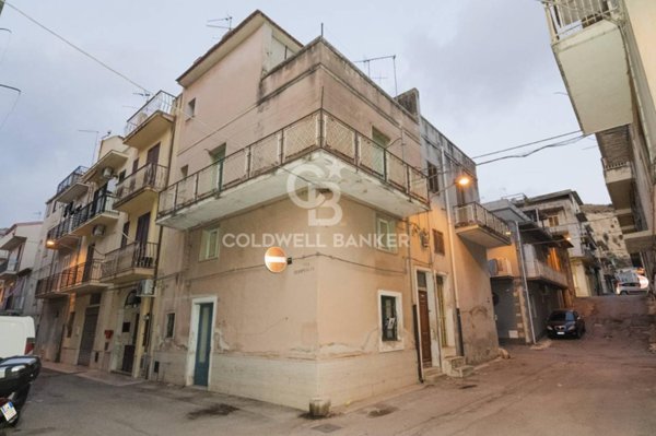casa indipendente in vendita a Scicli