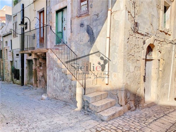 casa indipendente in vendita a Scicli