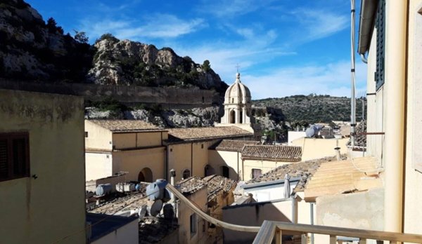 casa indipendente in vendita a Scicli