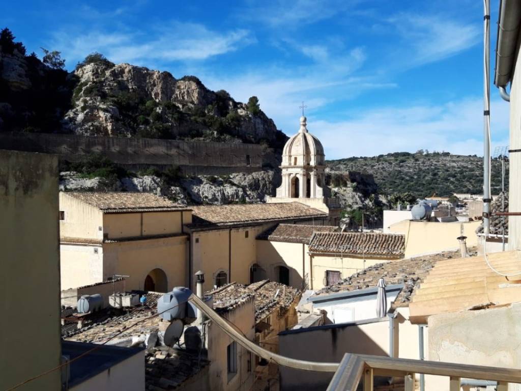 casa indipendente in vendita a Scicli