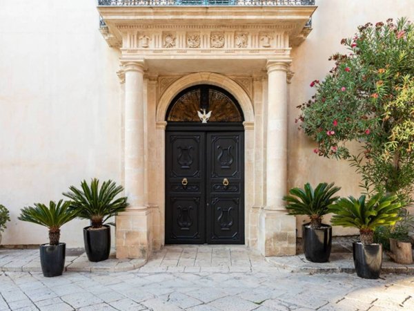 intera palazzina in vendita a Scicli