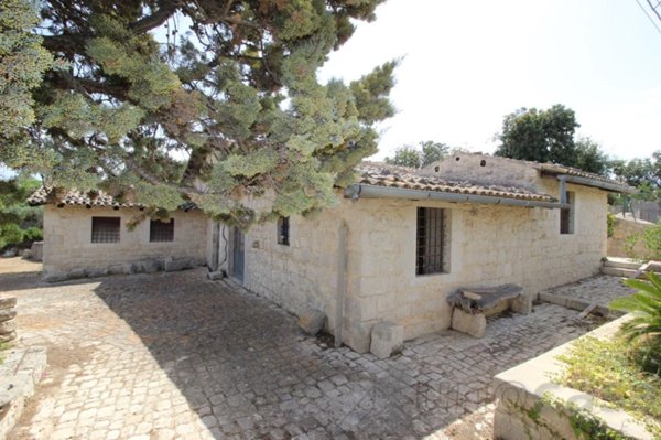 casa indipendente in vendita a Scicli