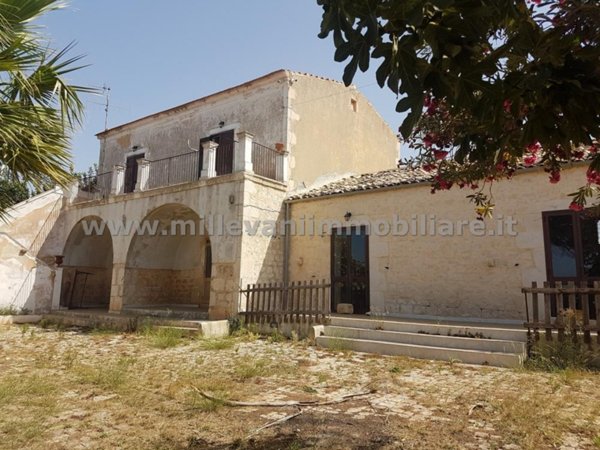 casa indipendente in vendita a Scicli
