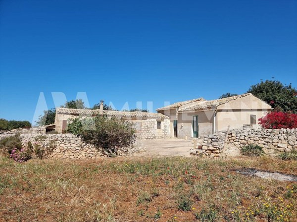 casale in vendita a Scicli in zona Sampieri