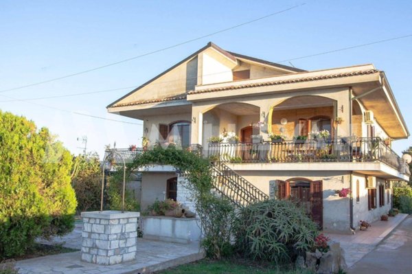 casa indipendente in vendita a Scicli