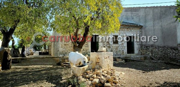 casa indipendente in vendita a Scicli