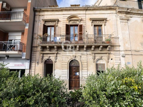 casa semindipendente in vendita a Scicli