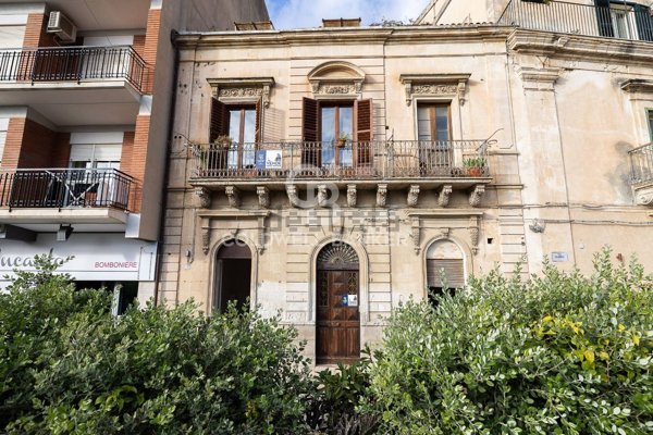 casa semindipendente in vendita a Scicli