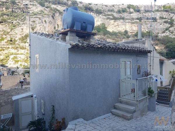 casa indipendente in vendita a Scicli
