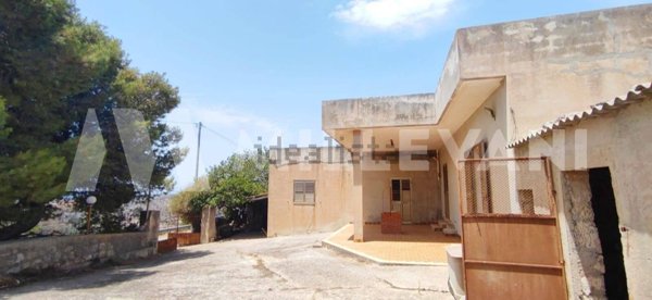 casa indipendente in vendita a Scicli