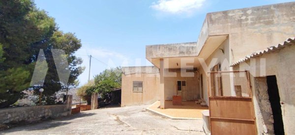 casa indipendente in vendita a Scicli