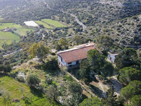 casa indipendente in vendita a Scicli