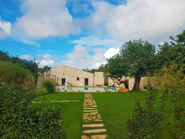 casa indipendente in vendita a Scicli in zona Sampieri