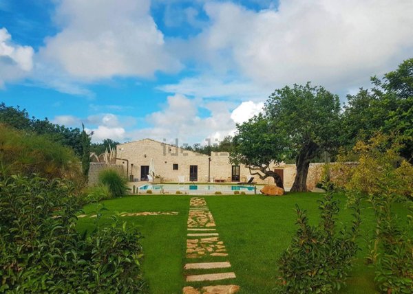 casa indipendente in vendita a Scicli in zona Sampieri